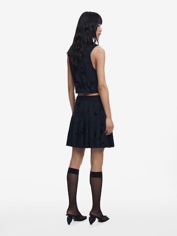 Fustă de la Desigual pe negru