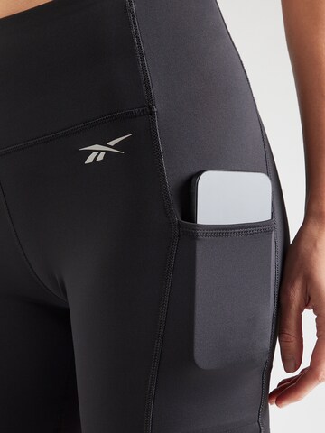 Skinny Pantaloni sportivi di Reebok in nero