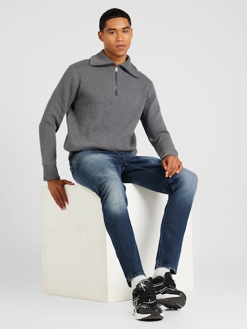 Banana Republic Sweater in Grey