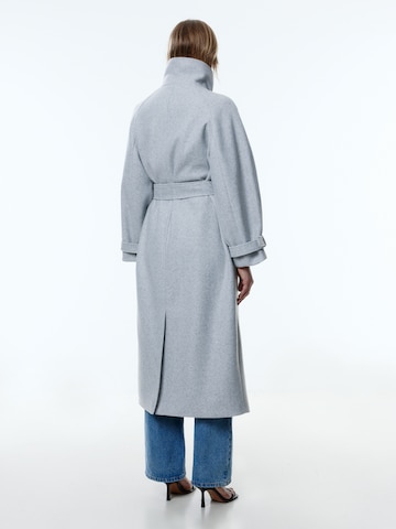 Manteau mi-saison 'Ekaterina' EDITED en gris