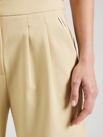 Harper & Yve Regular Pleat-front trousers in Beige