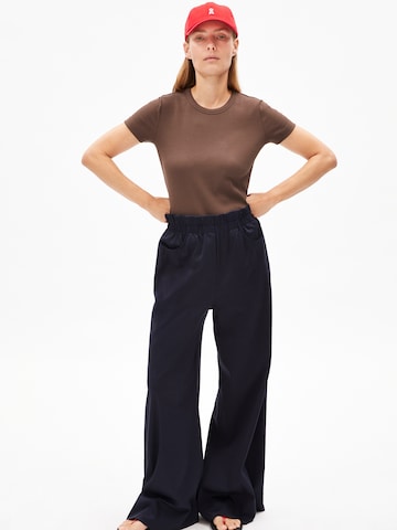 ARMEDANGELS T-Shirt 'Karda' in Braun