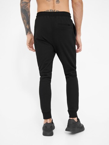 Effilé Pantalon 'Equip' BENCH en noir