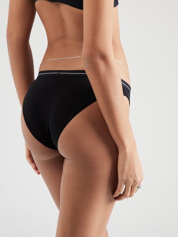 Slip de la BOSS pe negru