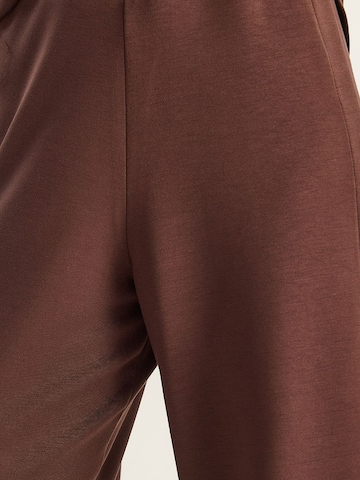 Bianco Lucci - Calças de fato em castanho