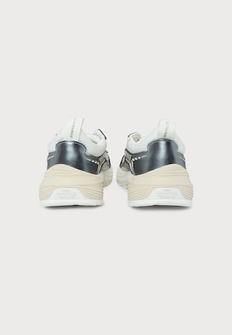VANS Sneakersy niskie 'Ultrarange Neo 2.0' w kolorze biały: tył