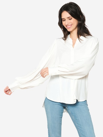 LolaLiza - Blusa em branco: frente