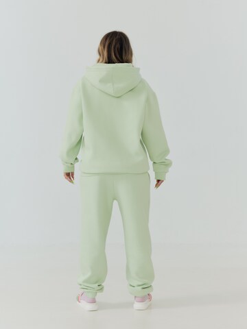 Sweat-shirt 'Sharlota' ABOUT YOU x Sharlota en vert