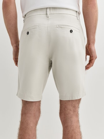 Coupe slim Pantalon chino Next en blanc