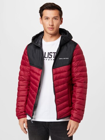 HOLLISTER Зимняя куртка в Красный: спереди