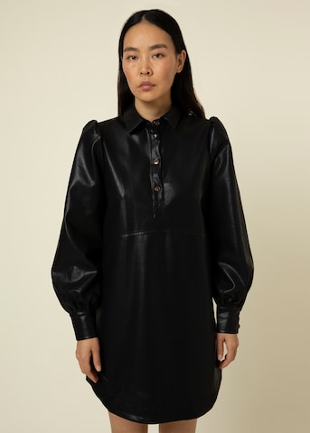 Robe-chemise 'Acelya' FRNCH PARIS en noir : devant