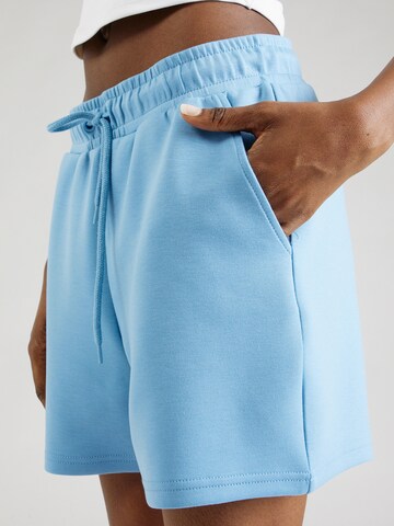 ONLY PLAY Regular Sportshorts in Blau