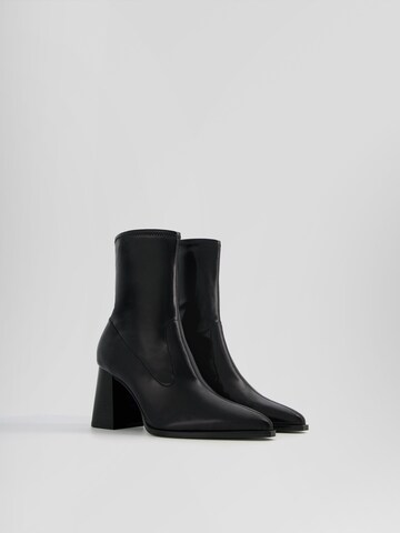 Botine de la Bershka pe negru