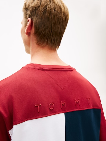 TOMMY HILFIGER Футболка в Красный