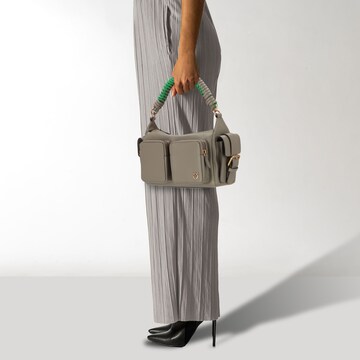 Borsa a spalla 'Cargo' di PINKO in grigio: frontale