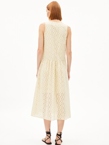Robe ARMEDANGELS en jaune
