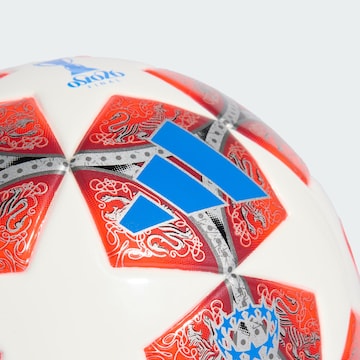 ADIDAS PERFORMANCE Ball in White