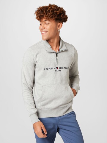 Sweat-shirt TOMMY HILFIGER en gris : devant