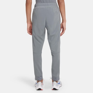 NIKE Regular Sporthose in Grau