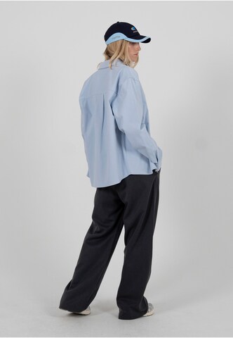 Prohibited - Ajuste confortable Camisa en azul