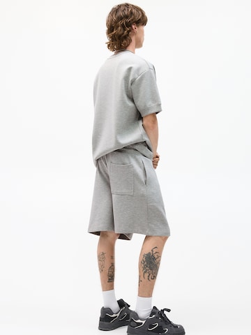 Pull&Bear Loosefit Kalhoty – šedá