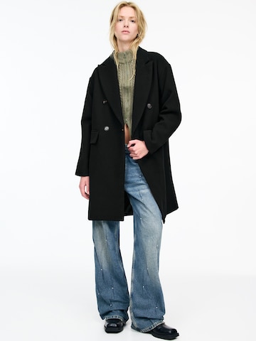Cappotto di mezza stagione di Pull&Bear in nero: frontale