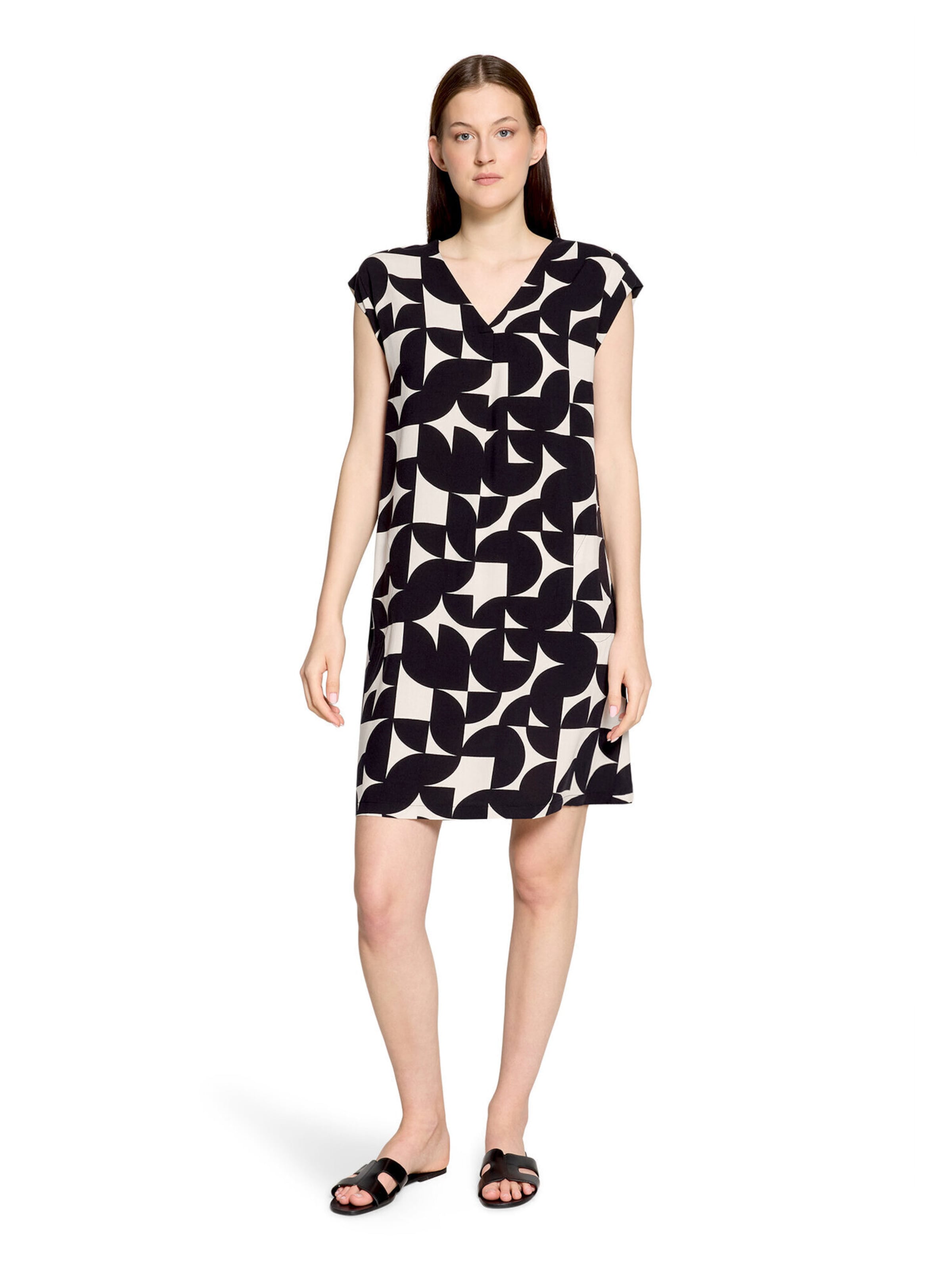 Betty & Co Dress in Black: front