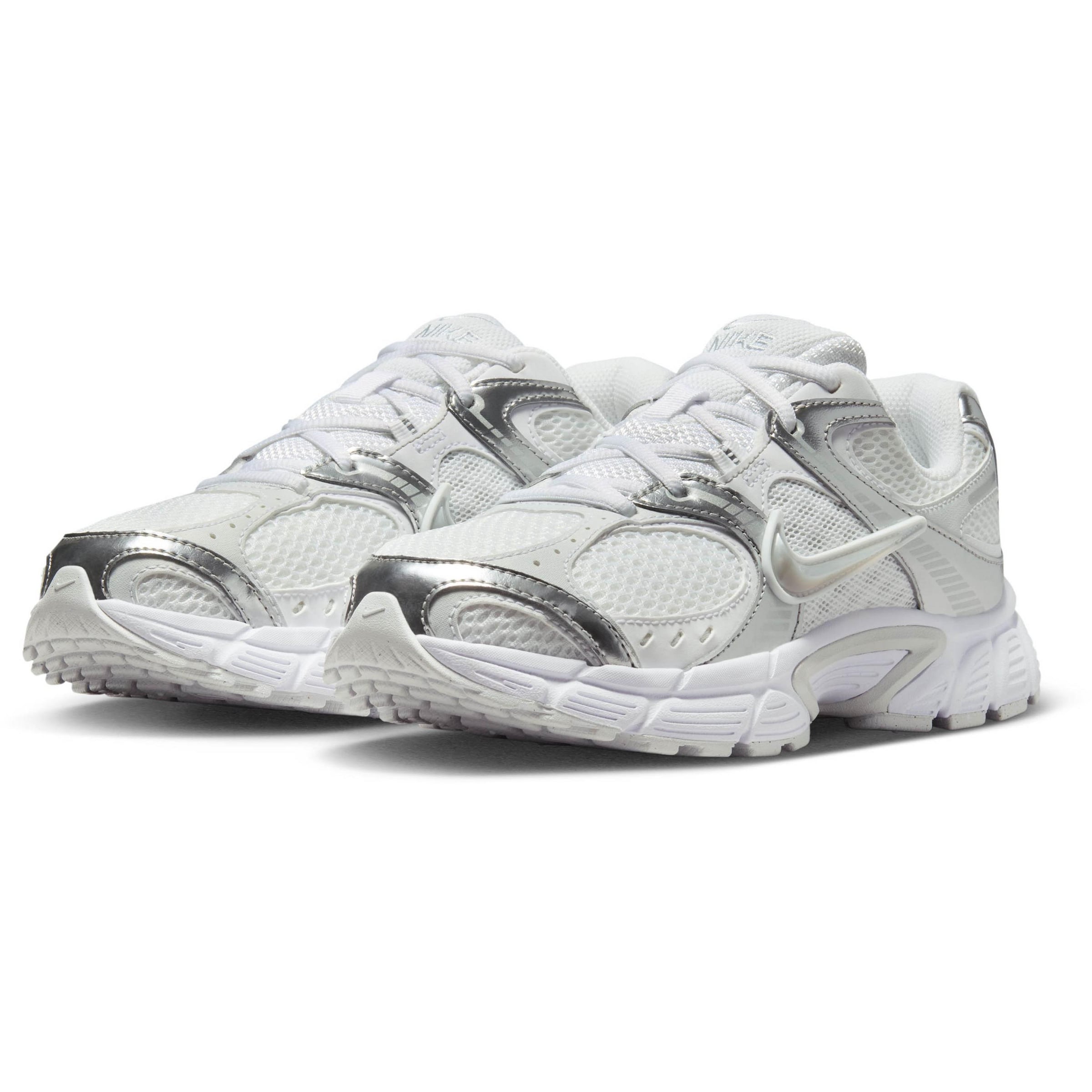 NIKE Sneakers ' V5 RNR' in Beige