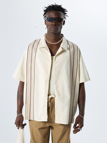 Camicia 'San Bernardino' di VAMOS CLO in beige: frontale