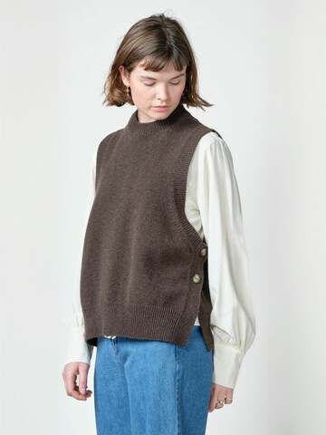 Klitmøller Collective Bodywarmer ' NALA ' in Beige: voorkant