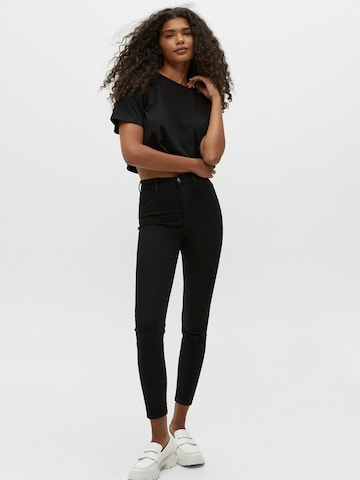 Pull&Bear Skinny Jeans in Black: front