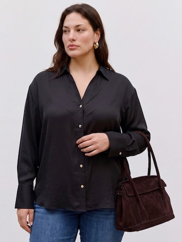 Bluză 'VMCSOMMER' de la Vero Moda Curve pe negru: față
