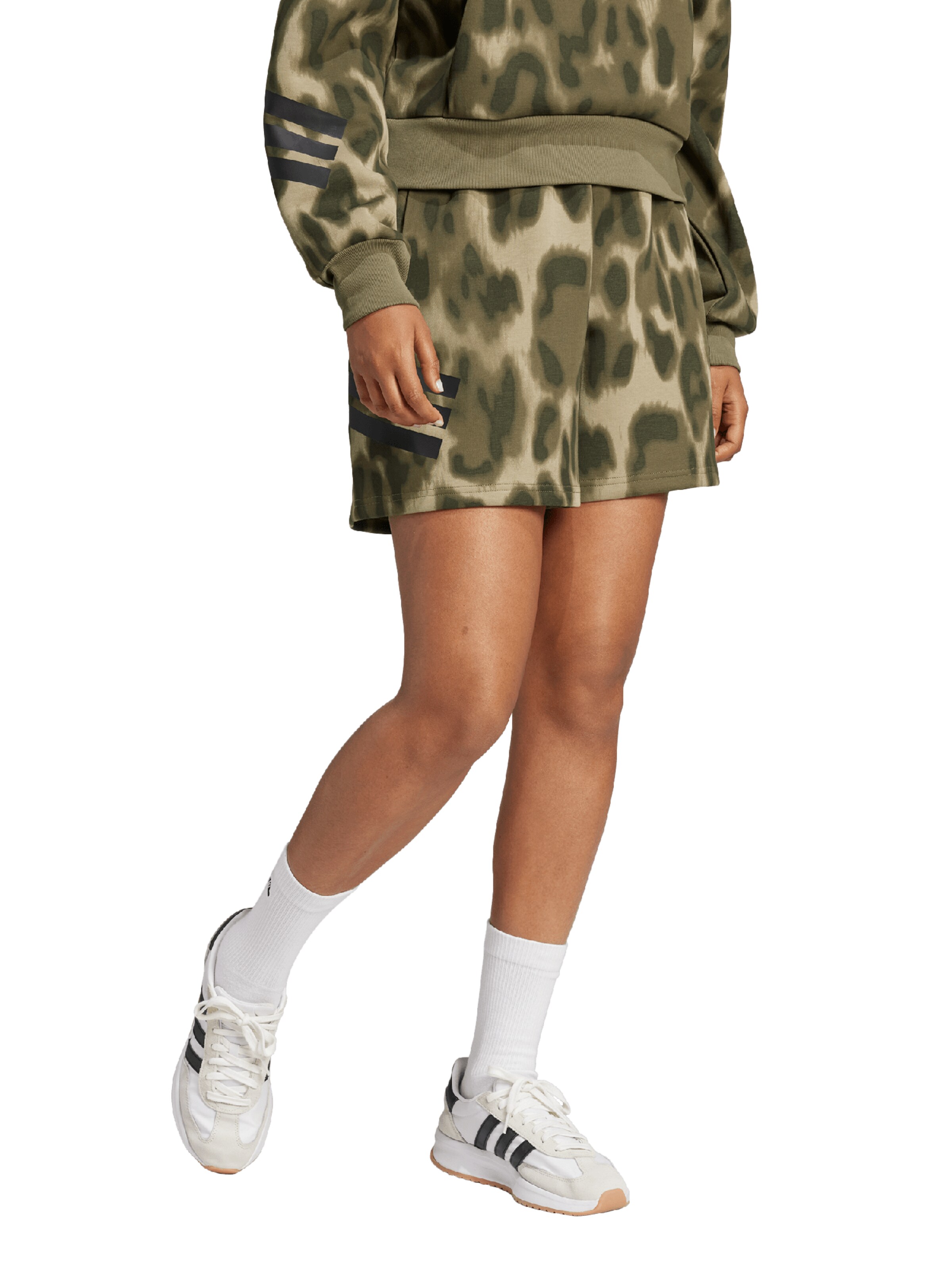 ADIDAS SPORTSWEAR Ohlapna forma Športne hlače 'Future Icons' | rjava barva