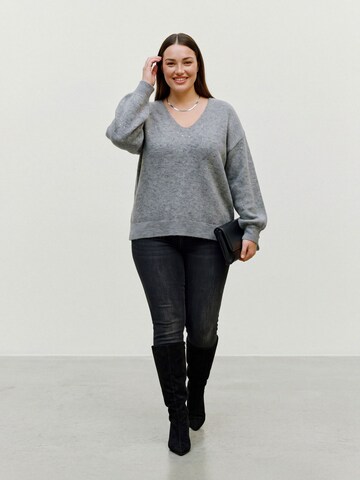 Pullover 'VMCDEMI' di Vero Moda Curve in grigio