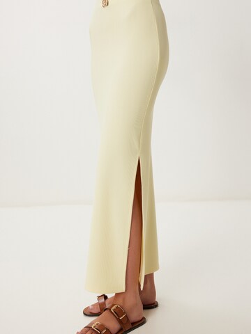 Costume Happiness İstanbul en jaune