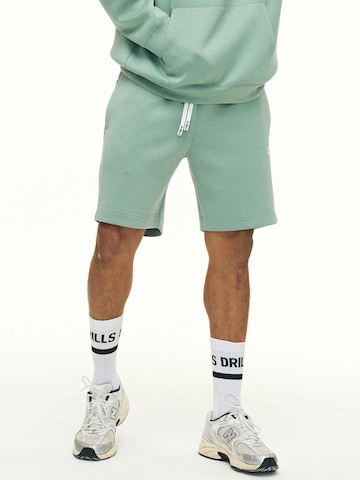 DRILLS Apparel Regular Broek 'RECREATION Scuba Shorts' in Groen: voorkant