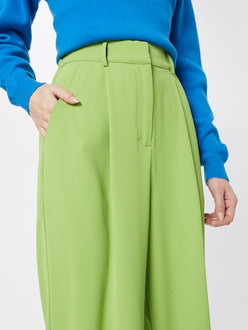 minus Flared Pleat-Front Pants 'Velia' in Green