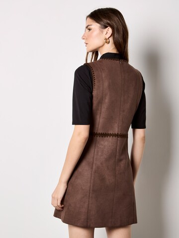 Apricot Jurk ' ' in Bruin