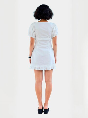 Robe ' NonnaRS ' Résumé en blanc : derrière