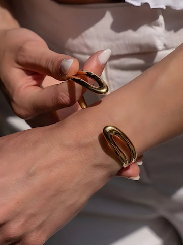 hiBALI Bracelet 'Curved Bangle' in Gold