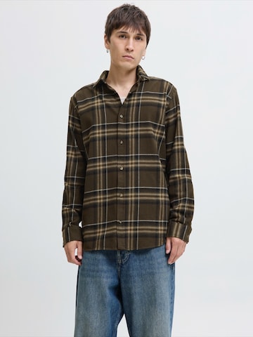 JACK & JONES Comfort Fit Skjorte 'JJJOSHUA' i brun: forside