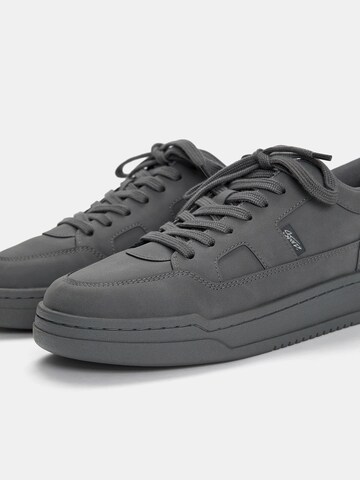 Sneaker bassa di Pull&Bear in grigio