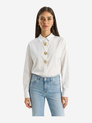 Bianco Lucci Blouse in White: front