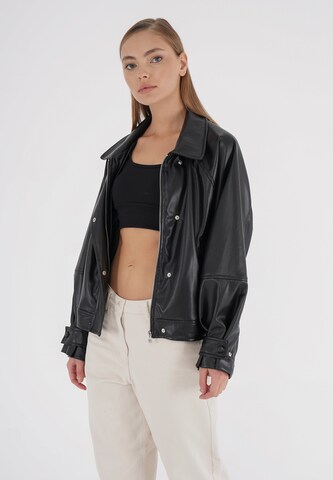 FRESHLIONS Kunstlederjacke 'Mina' in Schwarz