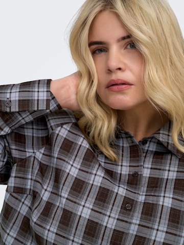 ONLY Carmakoma - Vestido en gris