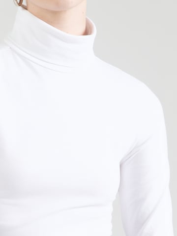 Tricou 'Martha' de la ABOUT YOU pe negru