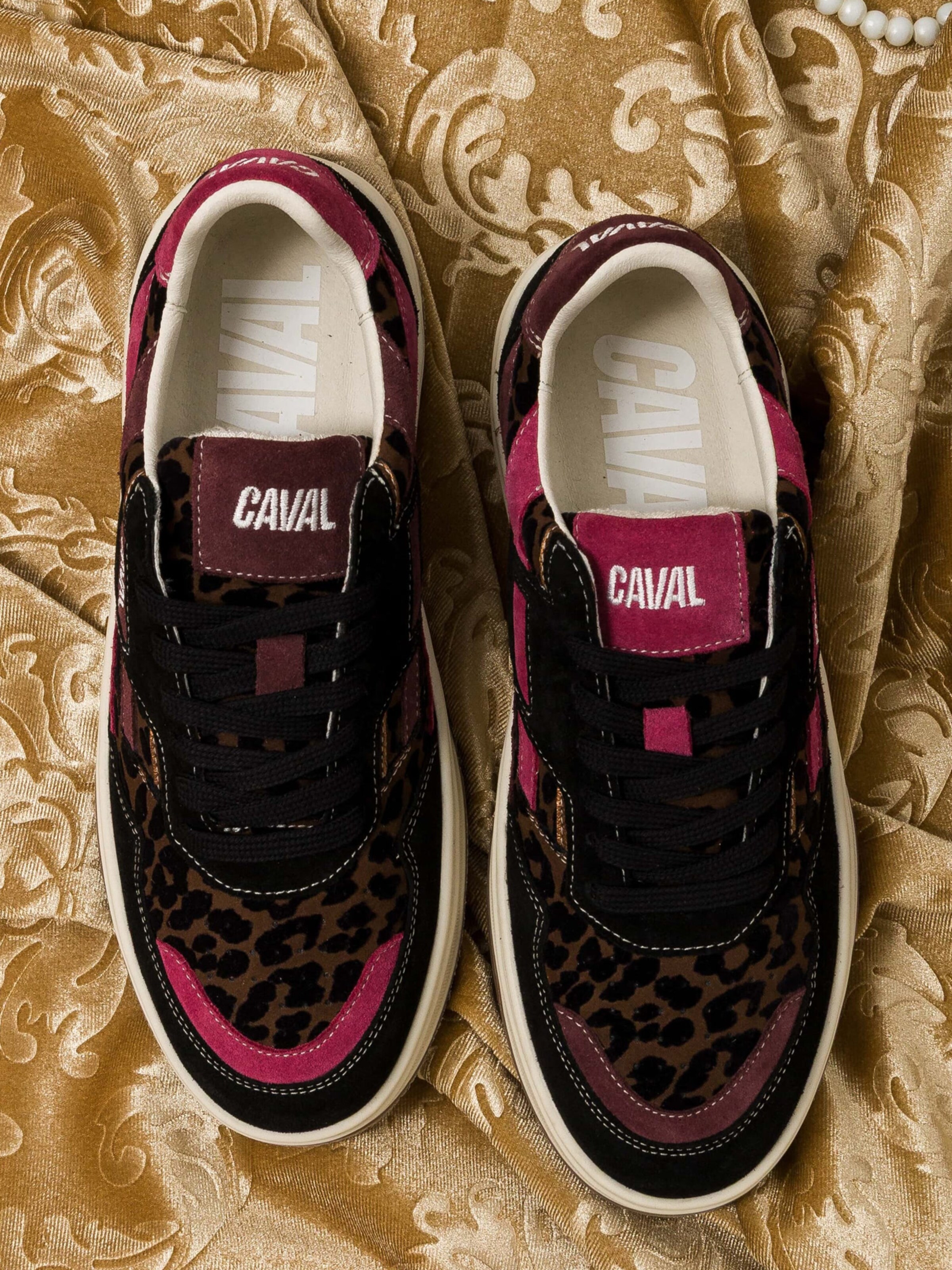 Caval Trampki slip on ' PLAYGROUND ' w kolorze czarny: góra