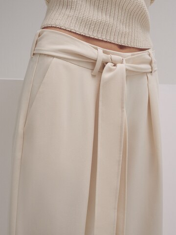 Loosefit Pantaloni con pieghe 'Isa' di LENI KLUM x ABOUT YOU in bianco