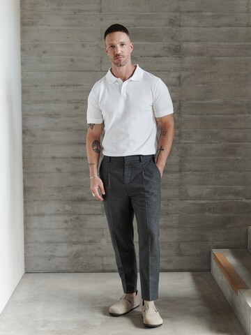 DAN FOX APPAREL Футболка 'Essential' в Белый