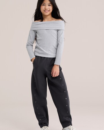 WE Fashion Loosefit Nadrág - szürke: elől
